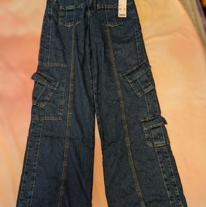 BDG by Urban Outfitters. Y2K cargo low rise relaxed fit jeans. Size 27 $45